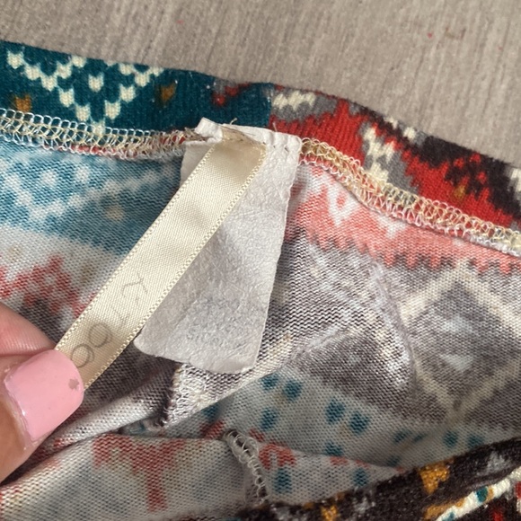 Women's Pattern Leggings - Picture 2 of 2